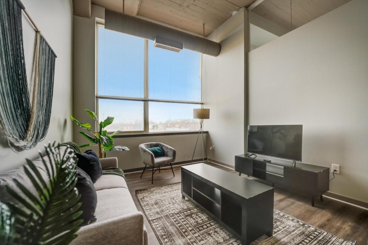 Апартаменти Frontdesk Waterfront Apts Downtown Клівленд Номер фото